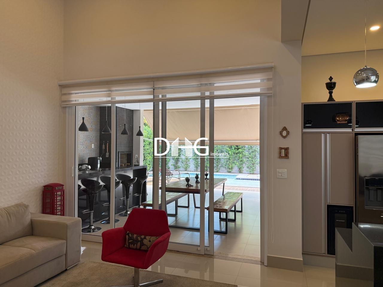 Casa à venda no Jardim de Itapoan: 