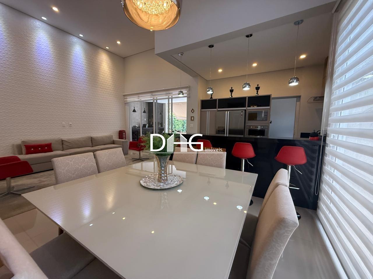 Casa à venda no Jardim de Itapoan: 