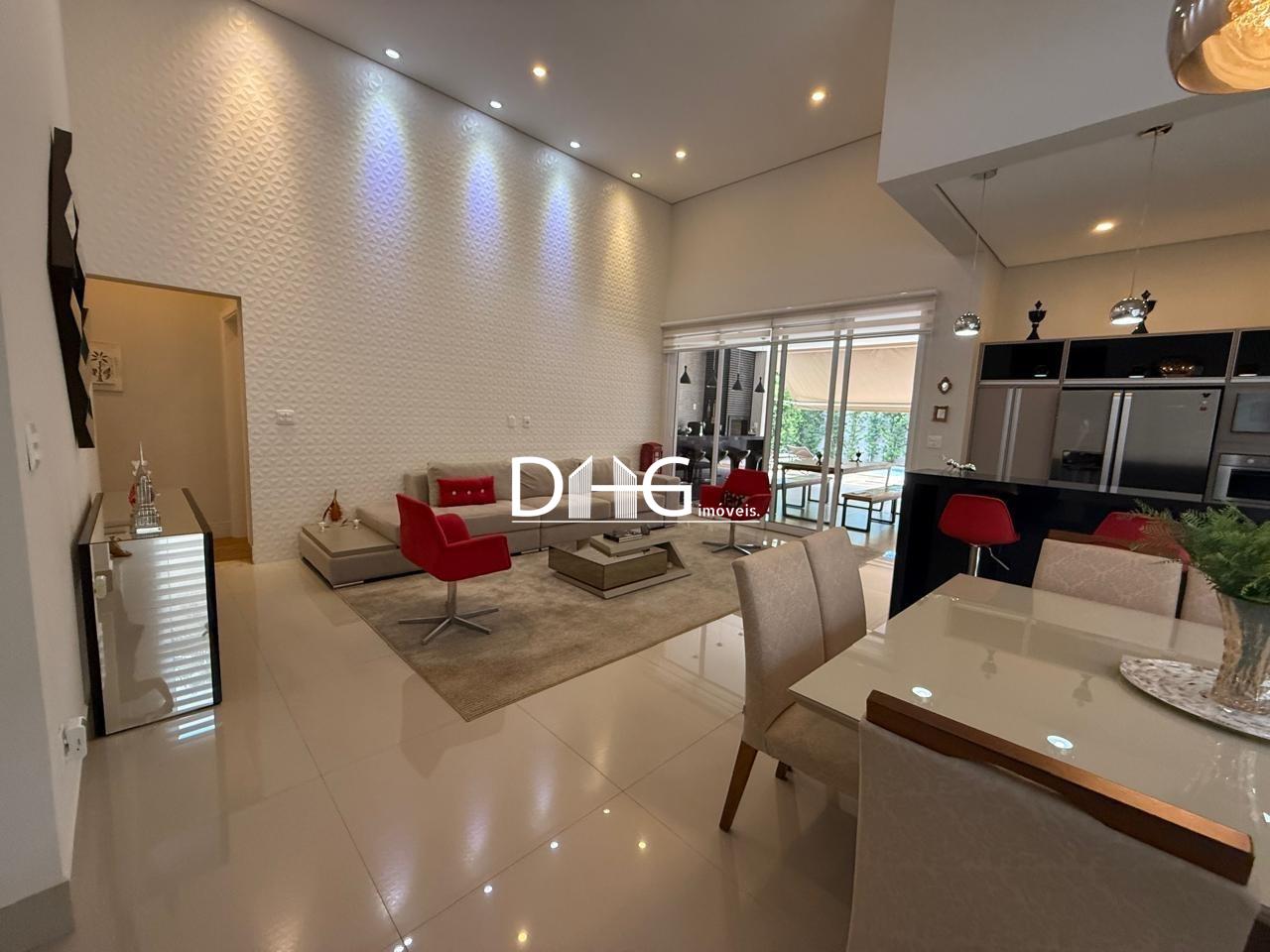 Casa à venda no Jardim de Itapoan: 