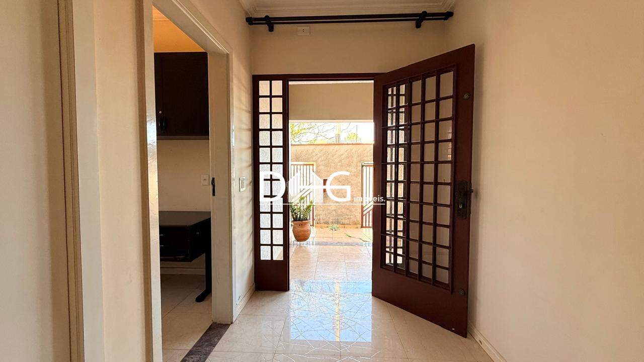 Casa à venda no Jardim América: Hall de Entrada