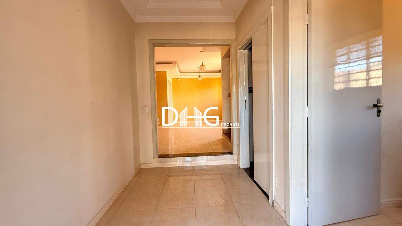 Casa à venda no Jardim América: Hall de Entrada