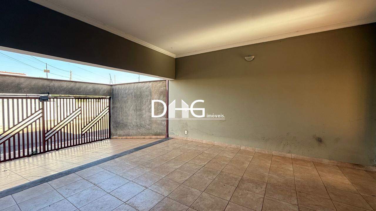 Casa à venda no Jardim América: Garagem