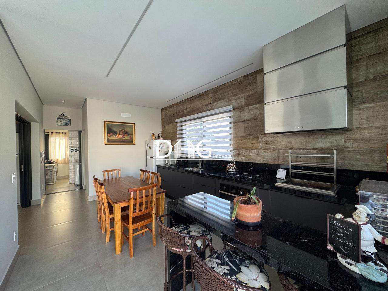 Casa à venda no Jardim de Itapoan: 