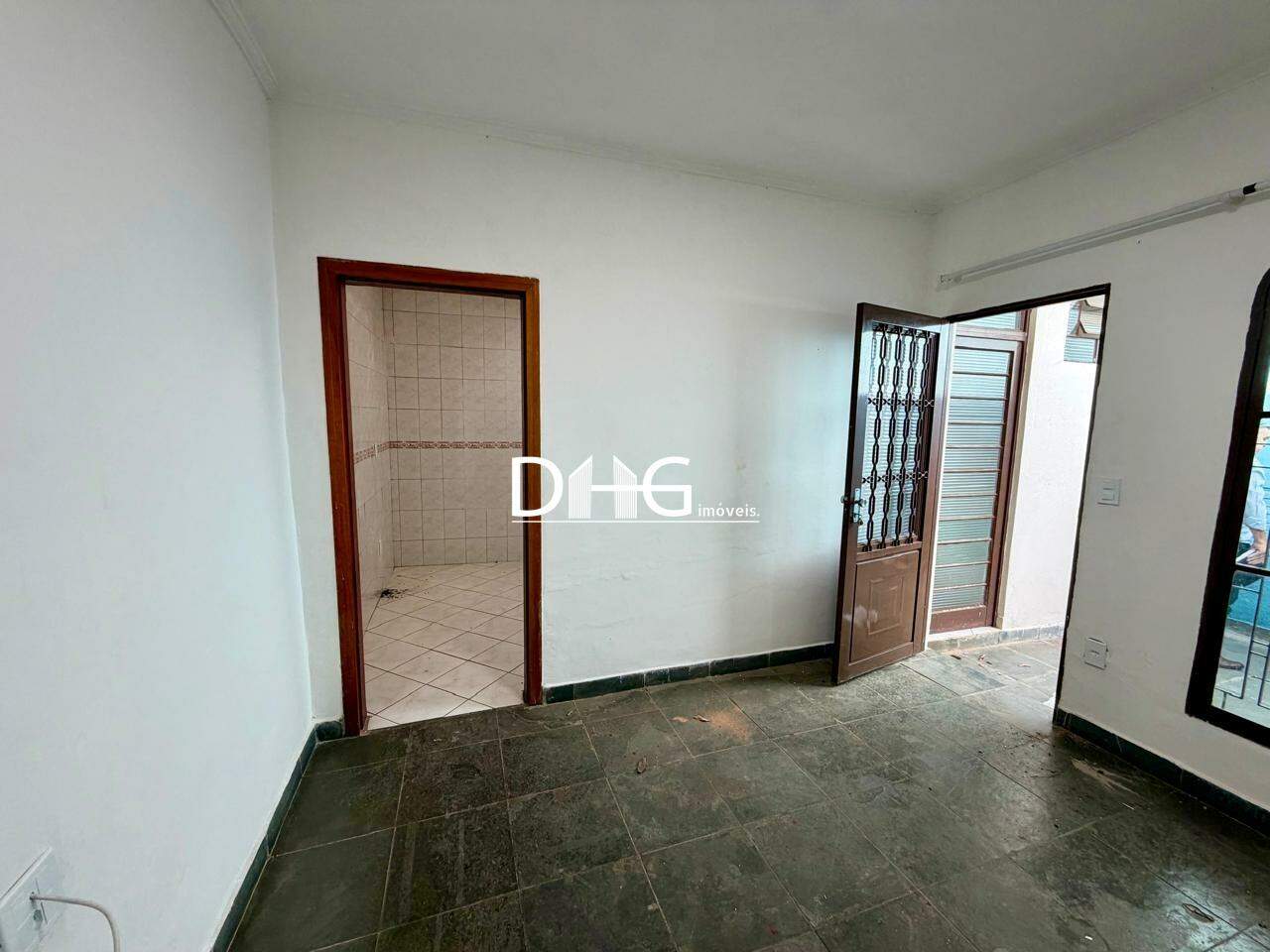 Casa para aluguel no Jardim de Itapoan: 
