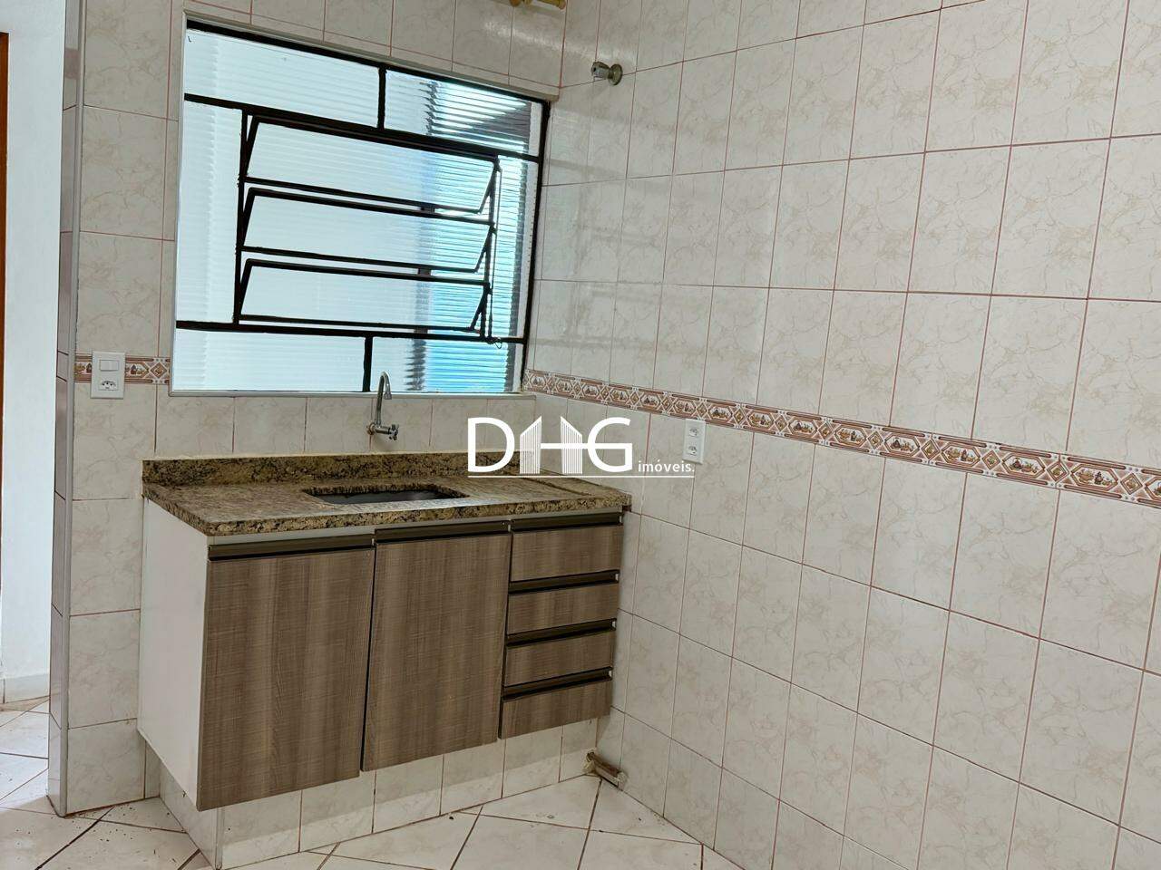 Casa para aluguel no Jardim de Itapoan: 