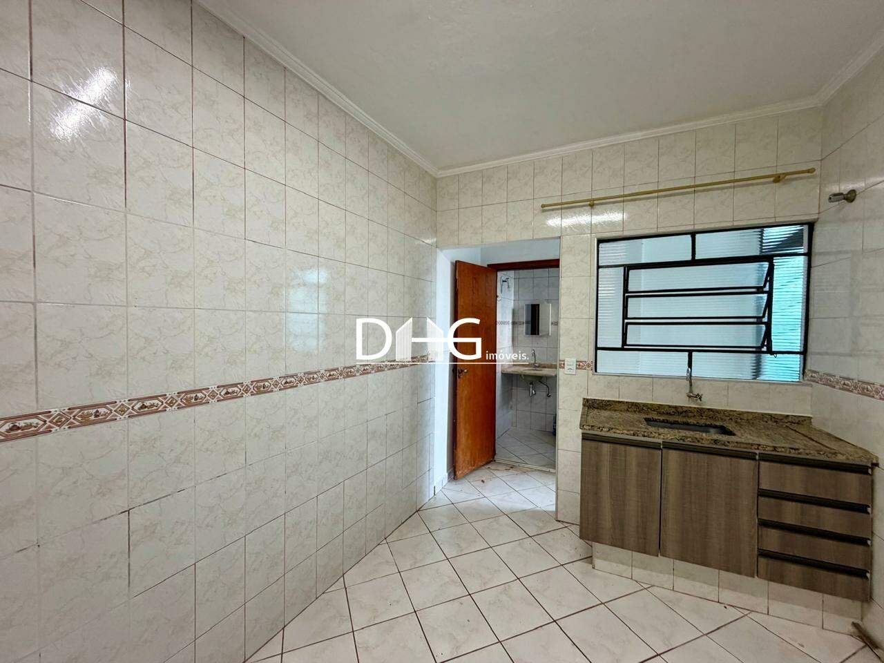 Casa para aluguel no Jardim de Itapoan: 