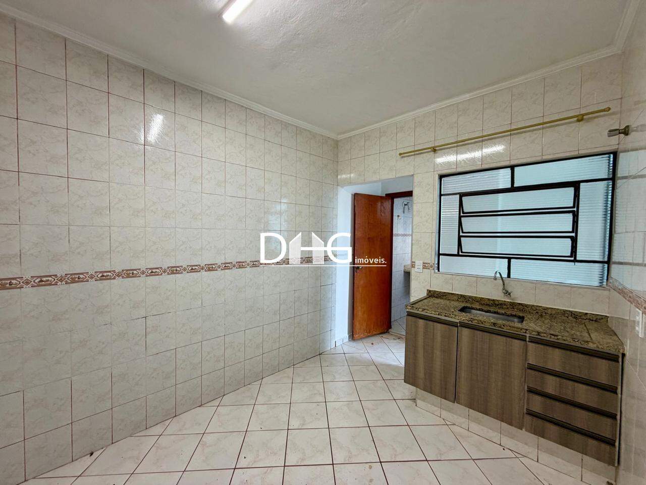 Casa para aluguel no Jardim de Itapoan: 