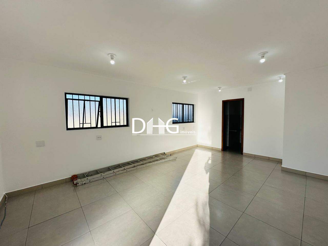 Sala para aluguel no Jardim de Itapoan: 