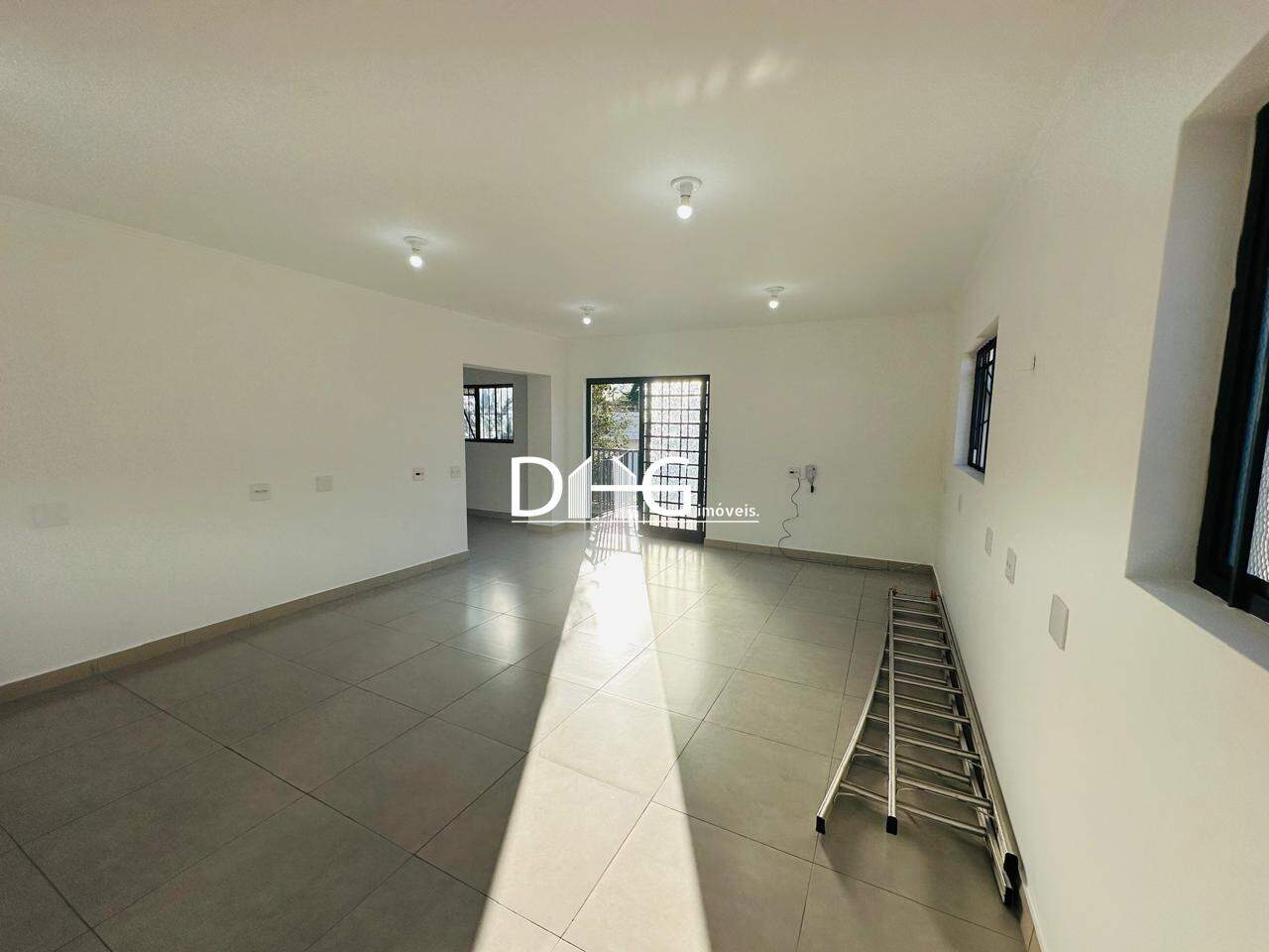 Sala para aluguel no Jardim de Itapoan: 