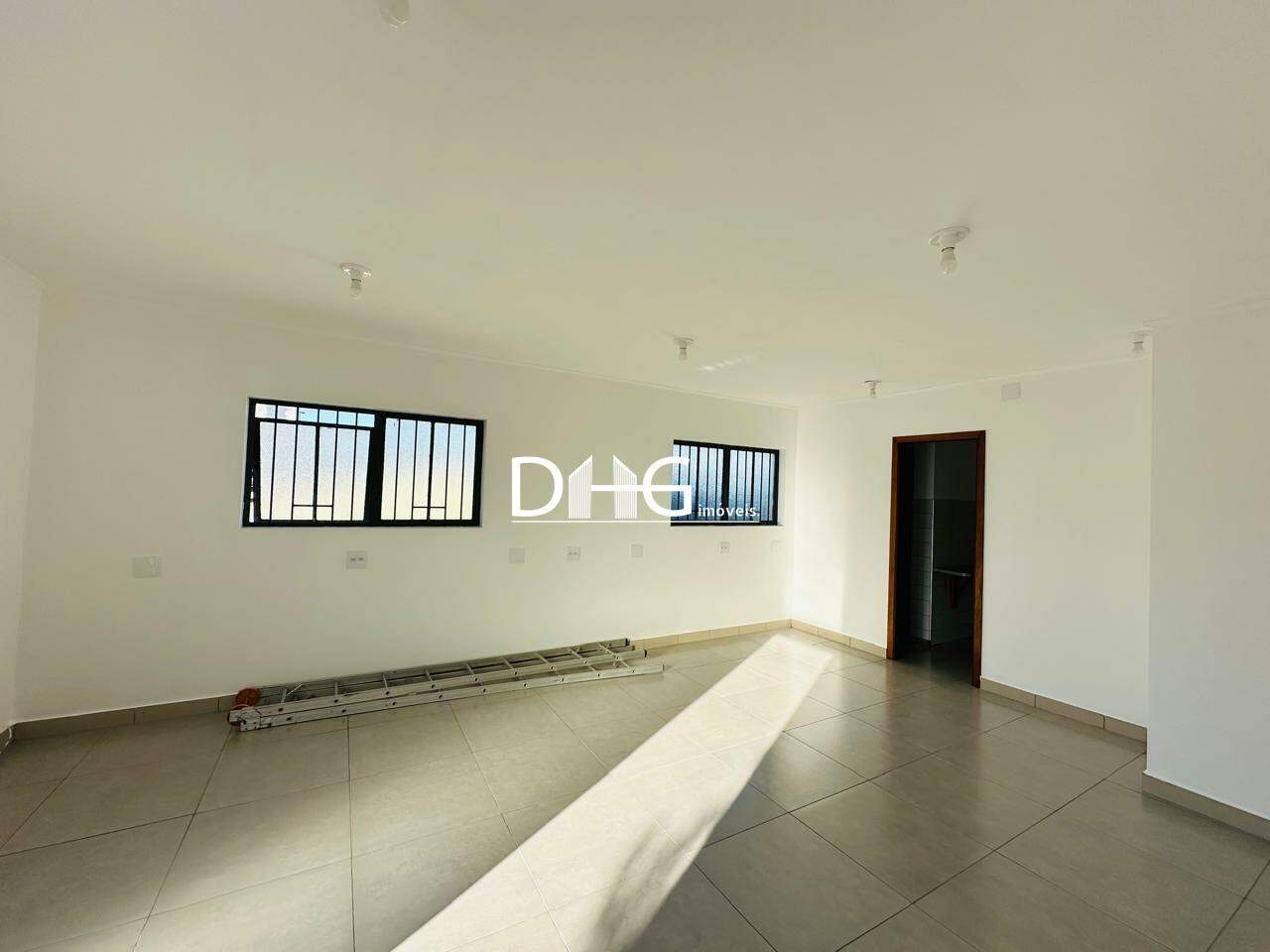 Sala para aluguel no Jardim de Itapoan: 