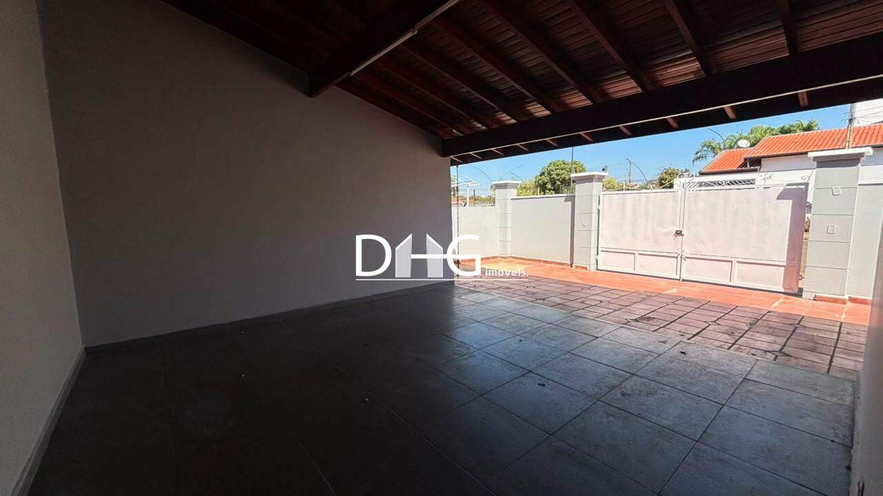Casa para aluguel no Jardim Vista Alegre: Garagem