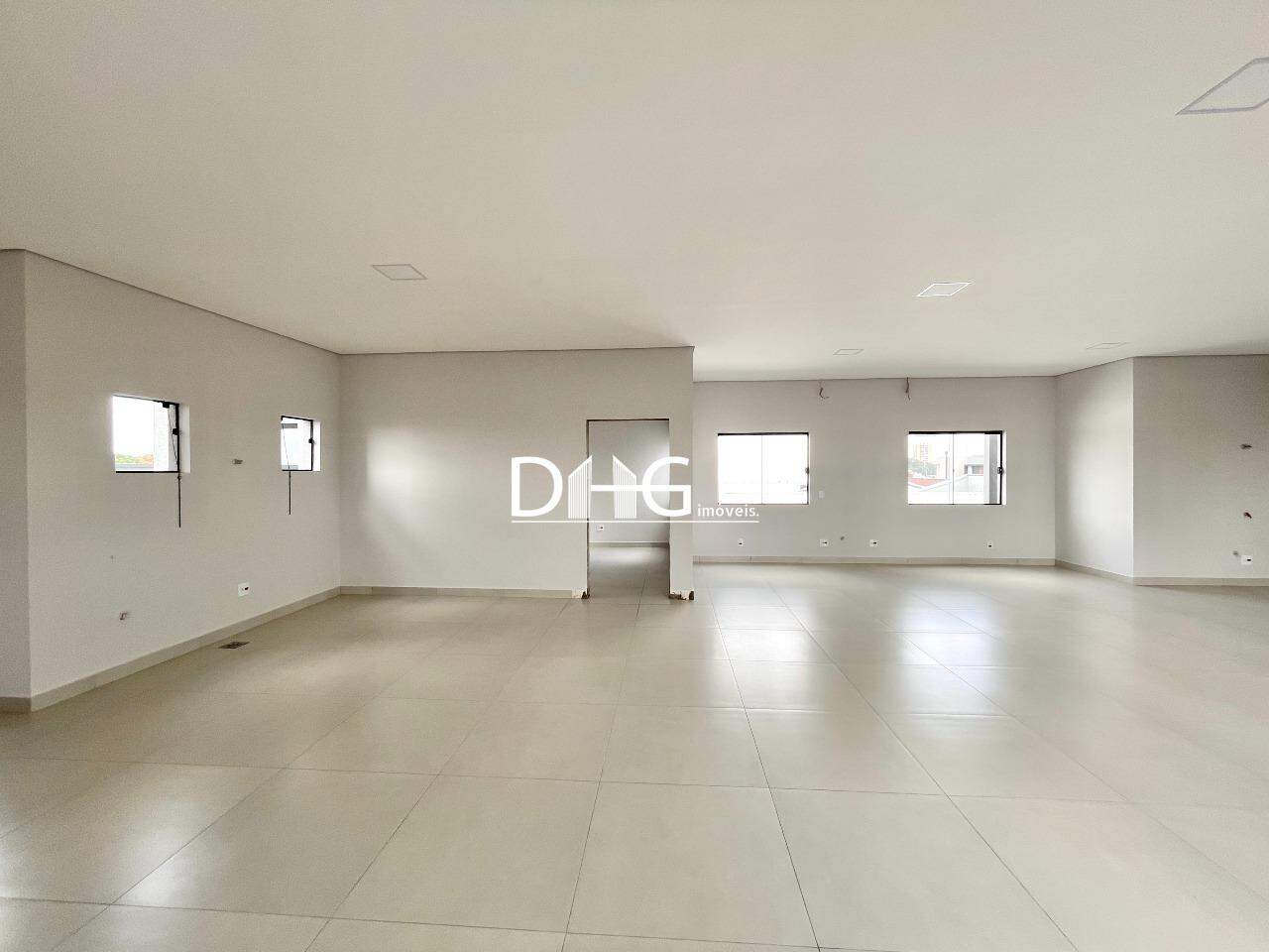 Salão para aluguel no Vila Bressani: 