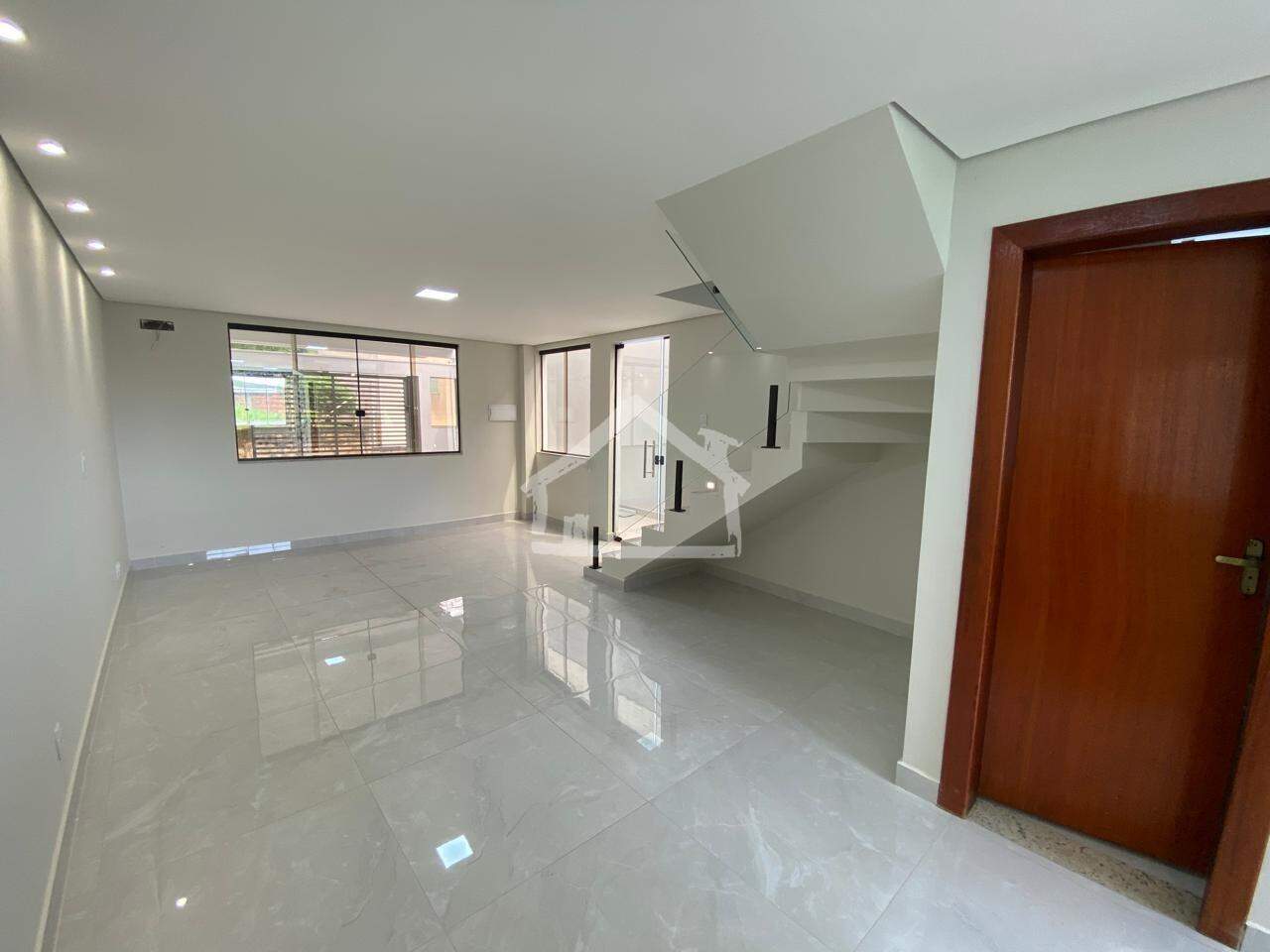 Casa Geminada à venda no Jardim Vitoria: Sala