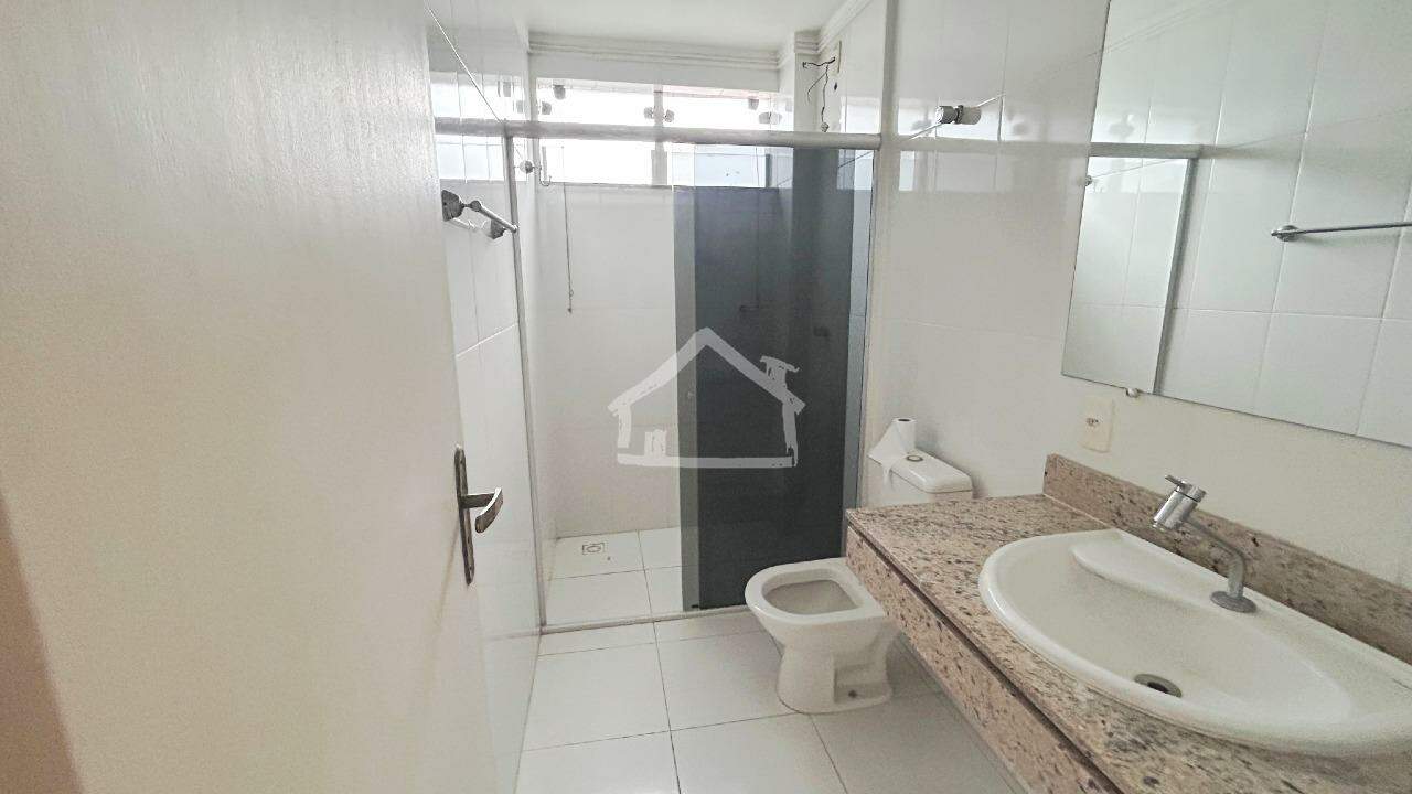 Apartamento para aluguel no Cidade Nobre: Banheiro Suíte