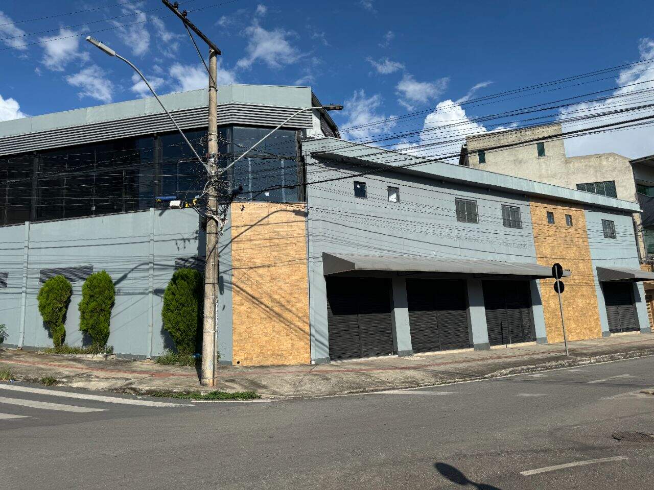 Loja para aluguel no Tropical: 