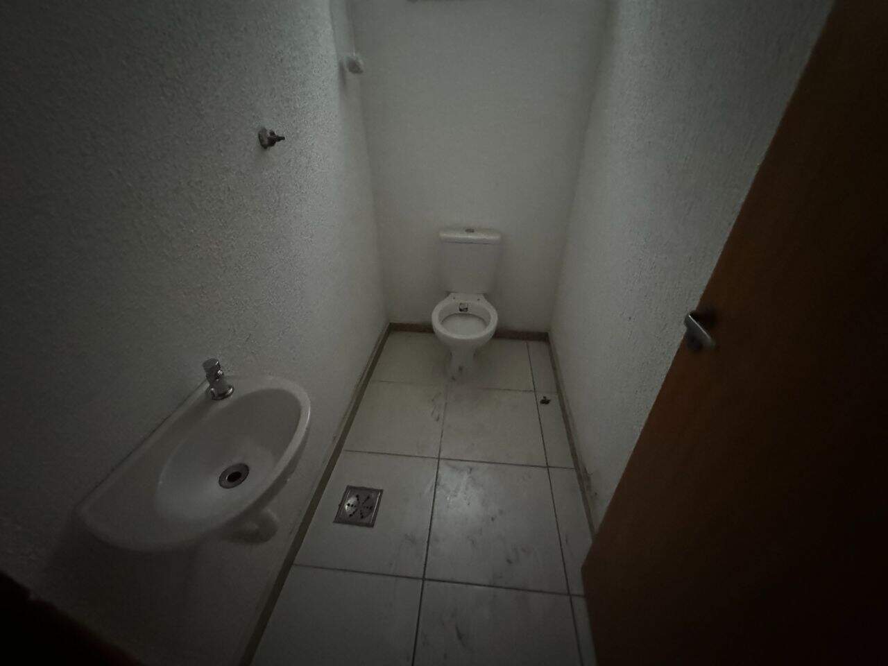 Loja para aluguel no Tropical: 