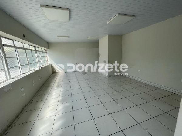 Prédio para aluguel no Centro: 