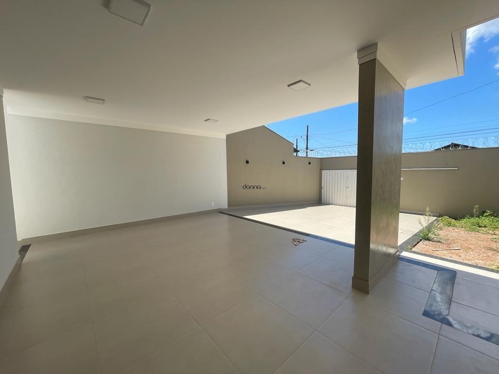 Casa à venda no Conjunto José Vallim de Melo: Garagem