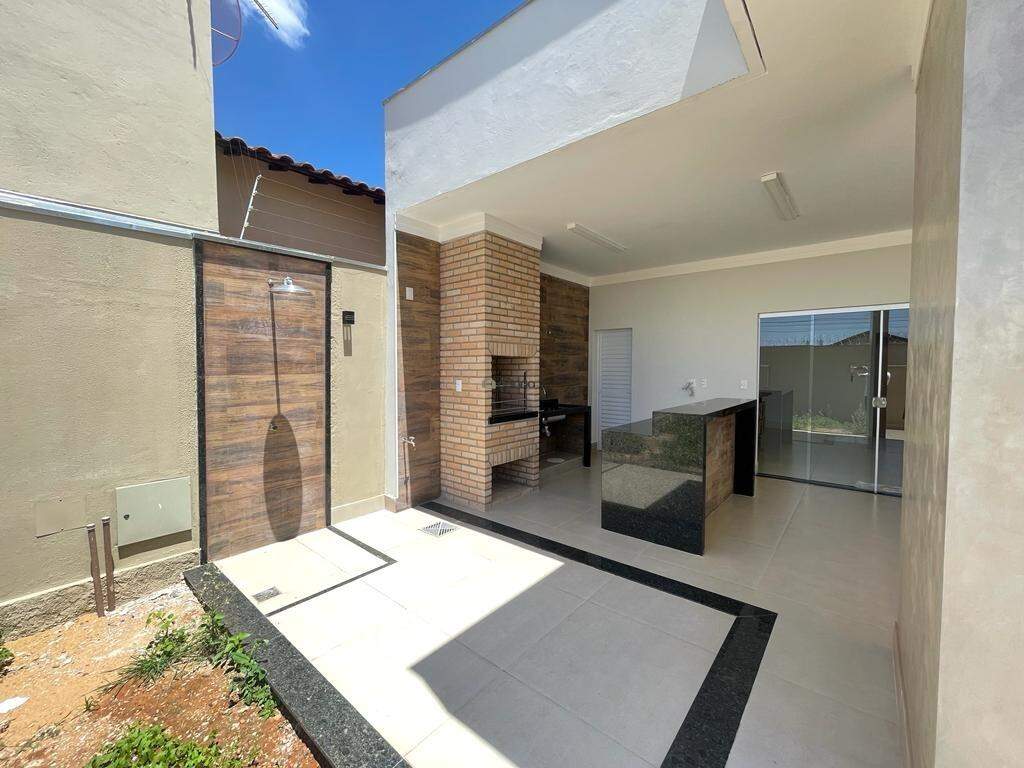 Casa à venda no Conjunto José Vallim de Melo: Ducha