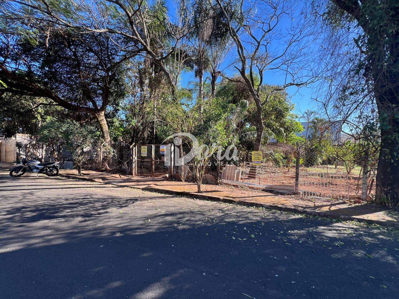 Terreno à venda no Vila Arquelau: Cinco lotes disponíveis