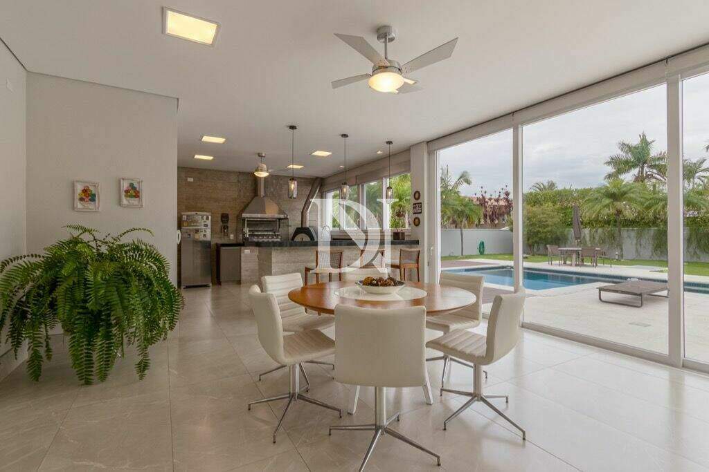 Casa em condomínio à venda no Parque Village Castelo: 