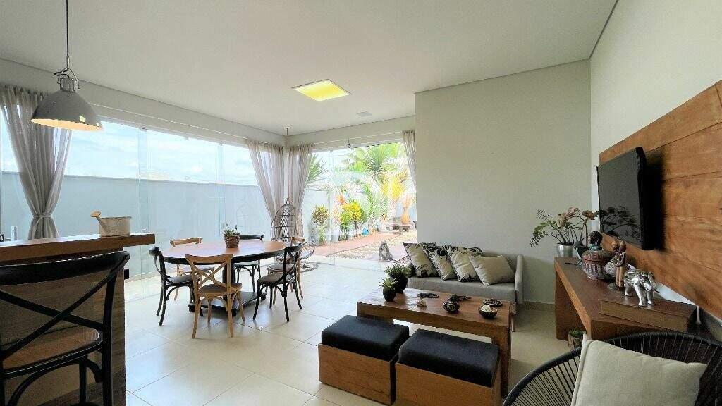 Casa em condomínio à venda no Jardim Buru: 