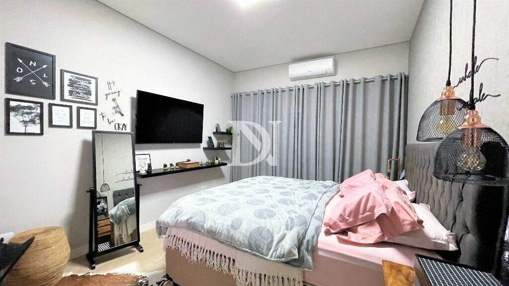 Casa em condomínio à venda no Jardim Buru: 