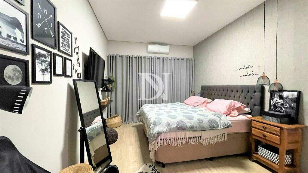 Casa em condomínio à venda no Jardim Buru: 
