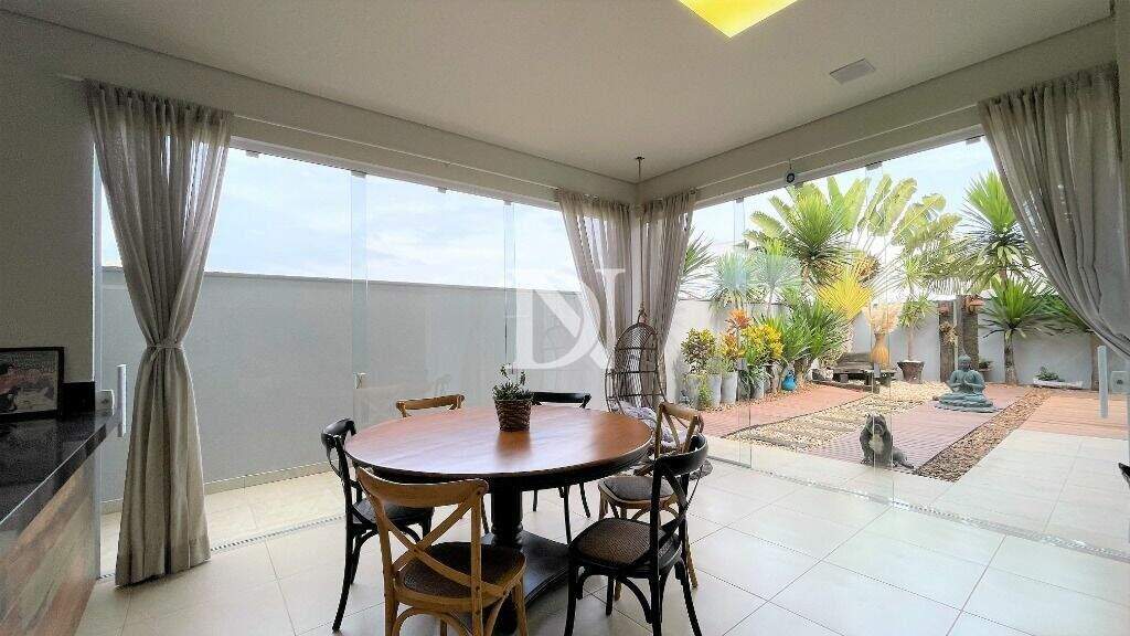 Casa em condomínio à venda no Jardim Buru: 