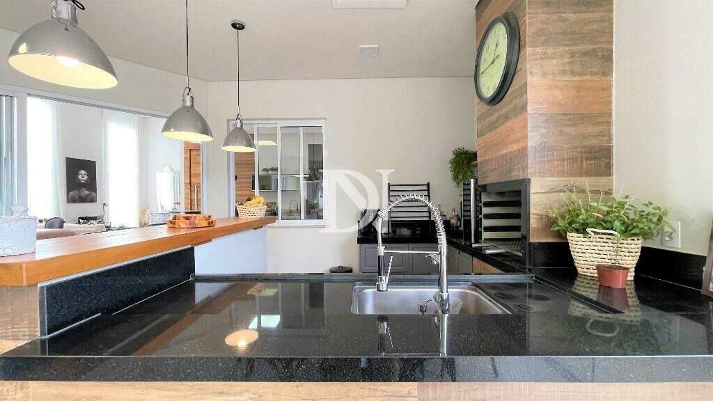 Casa em condomínio à venda no Jardim Buru: 