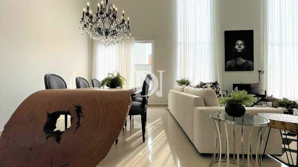 Casa em condomínio à venda no Jardim Buru: 