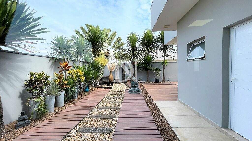 Casa em condomínio à venda no Jardim Buru: 