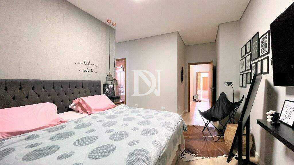 Casa em condomínio à venda no Jardim Buru: 