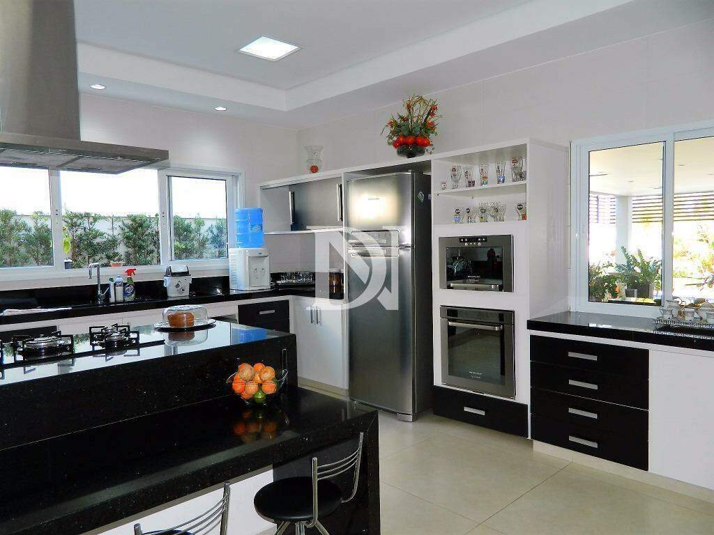 Casa em condomínio à venda no Jardim Theodora: 