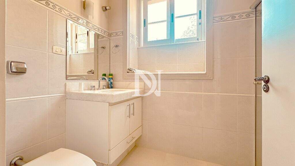 Casa em condomínio à venda no Condomínio Monte Belo: 