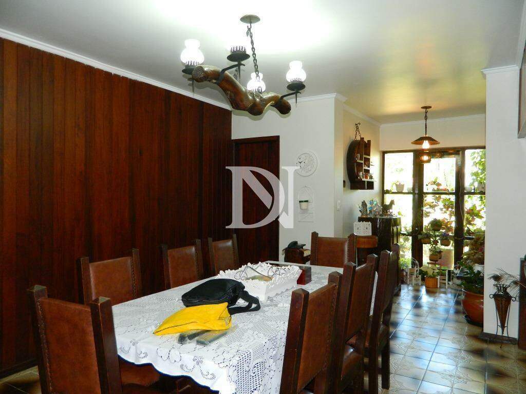 Casa em condomínio à venda no Pinheirinho: 