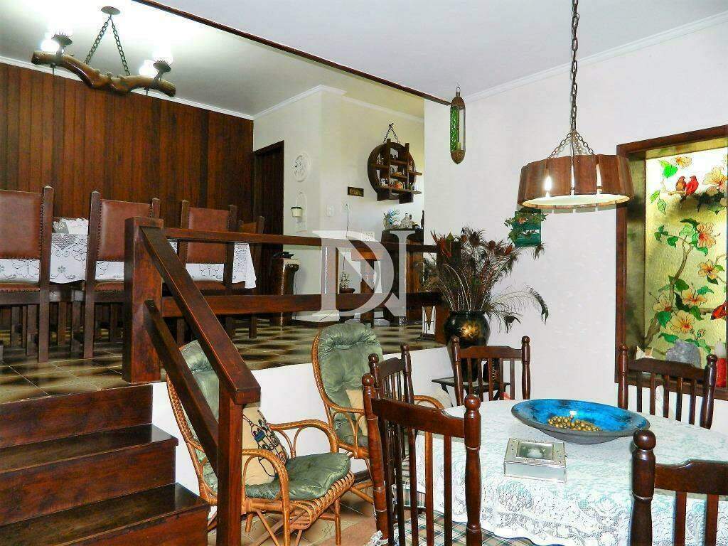 Casa em condomínio à venda no Pinheirinho: 