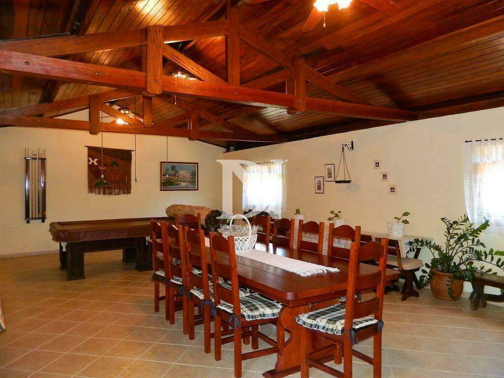 Casa em condomínio à venda no Pinheirinho: 