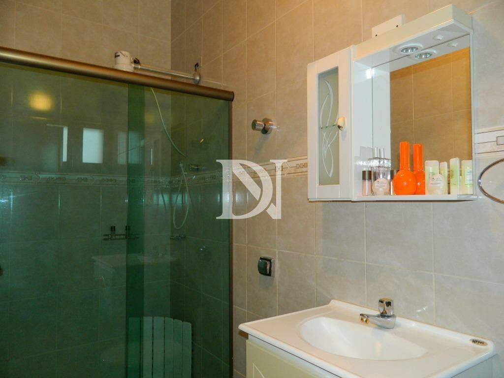 Casa em condomínio à venda no Pinheirinho: 