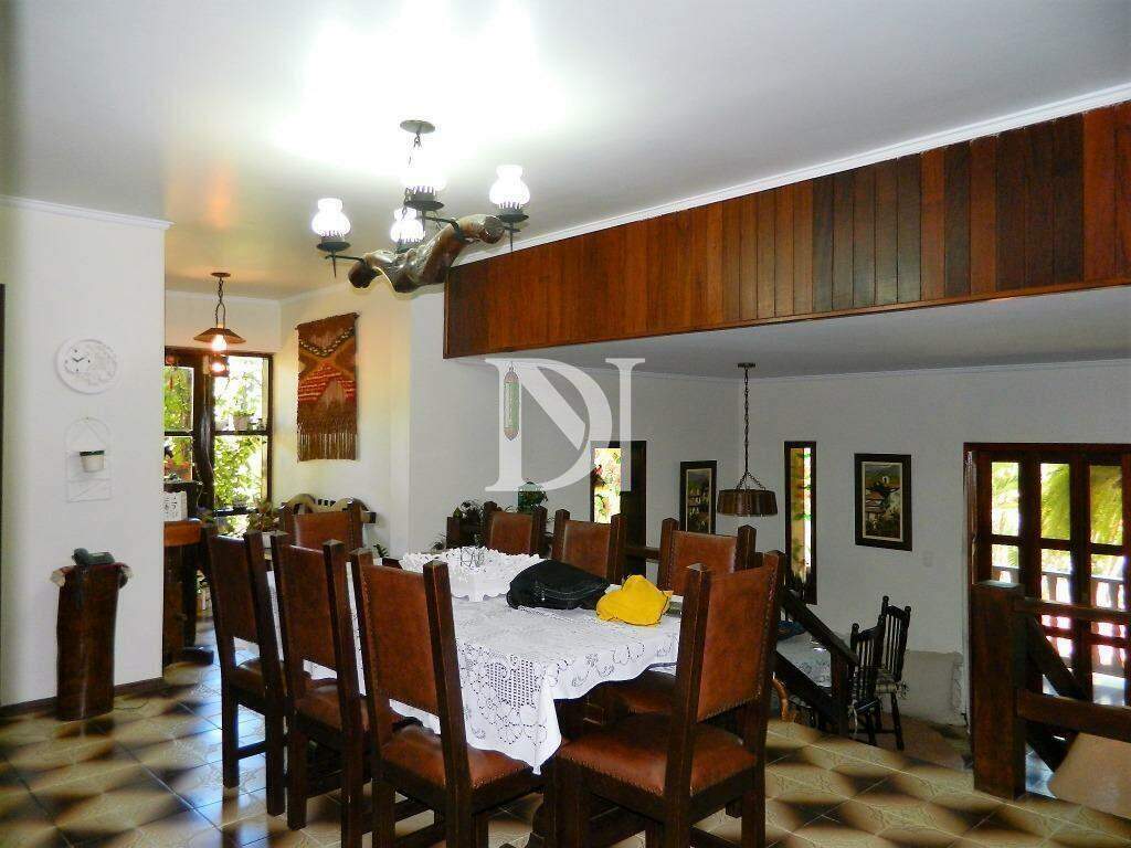 Casa em condomínio à venda no Pinheirinho: 