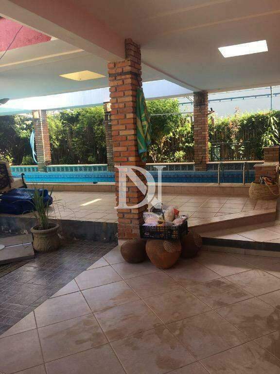 Casa em condomínio à venda no Condomínio Monte Belo: 