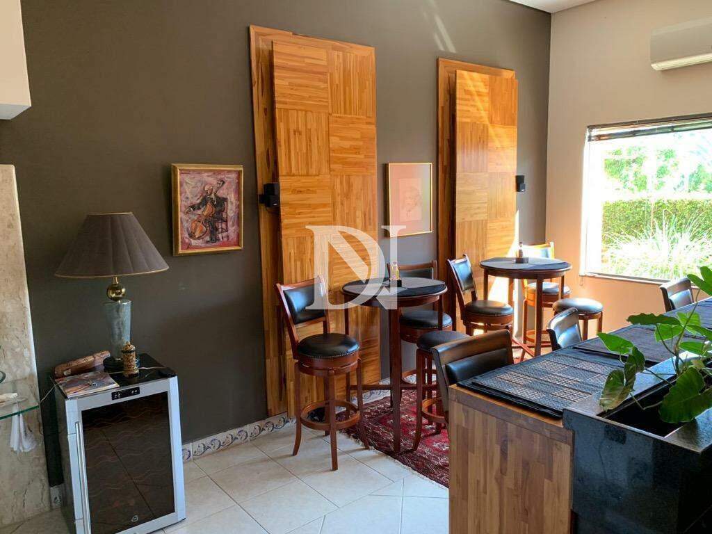 Casa em condomínio à venda no Condomínio Monte Belo: 
