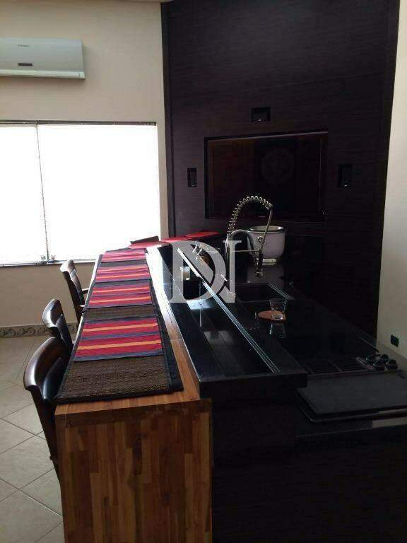 Casa em condomínio à venda no Condomínio Monte Belo: 