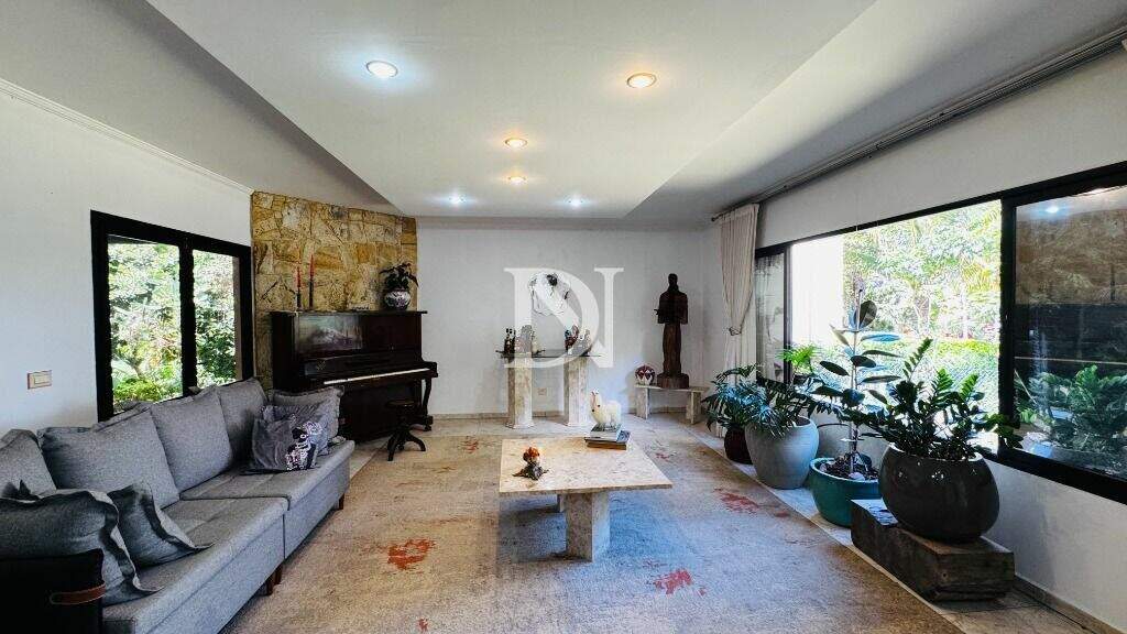 Casa em condomínio à venda no Condomínio Monte Belo: 