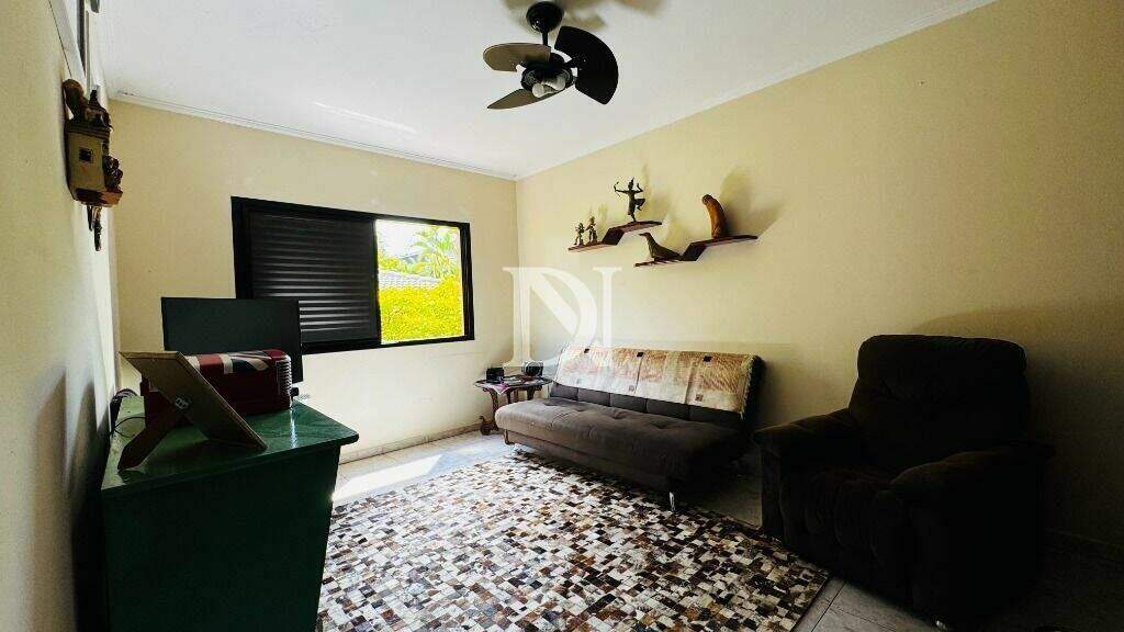 Casa em condomínio à venda no Condomínio Monte Belo: 