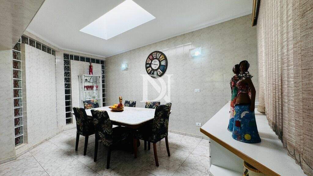 Casa em condomínio à venda no Condomínio Monte Belo: 