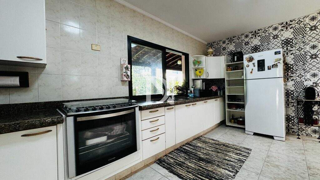 Casa em condomínio à venda no Condomínio Monte Belo: 