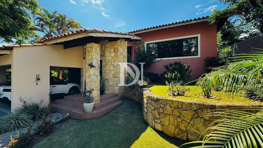 Casa em condomínio à venda no Condomínio Monte Belo: 