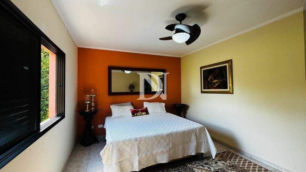 Casa em condomínio à venda no Condomínio Monte Belo: 