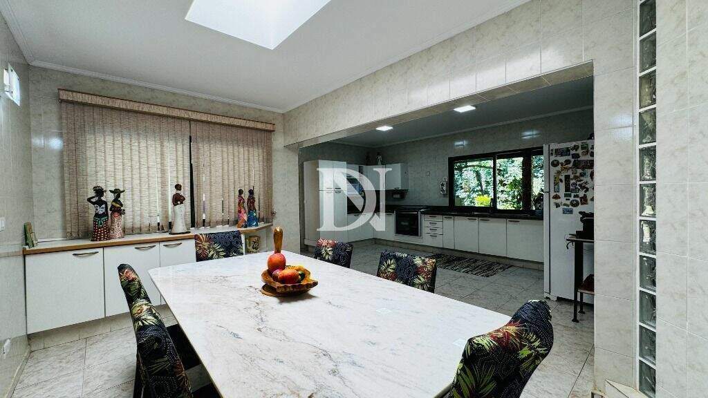 Casa em condomínio à venda no Condomínio Monte Belo: 